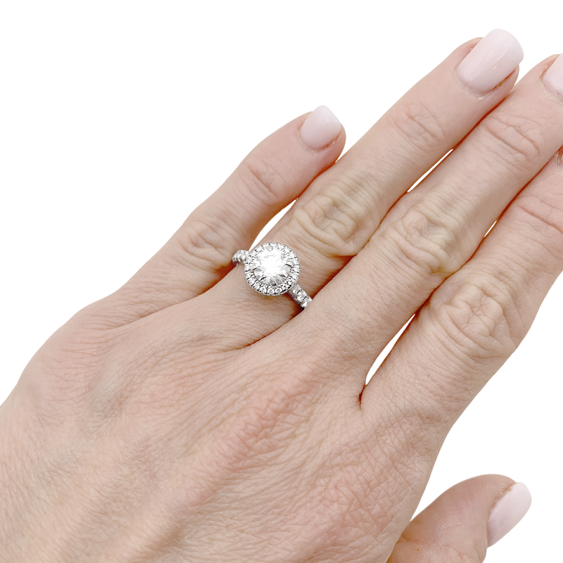 Bague Cartier "Destinée" en  platine, diamant 1.06 carat.