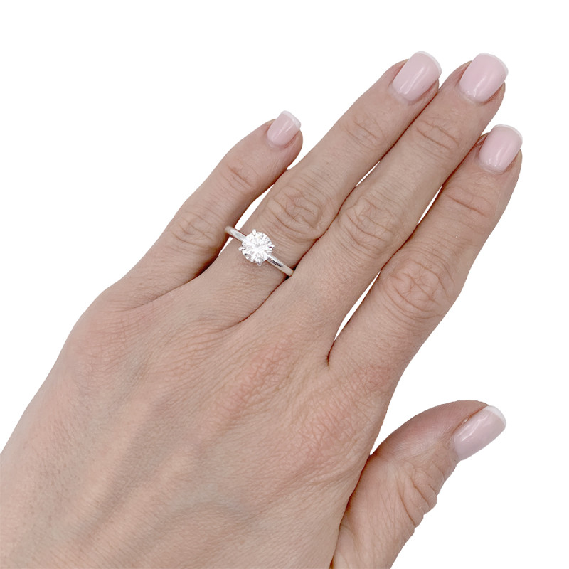 Bague solitaire en or blanc, diamant 1,11 carat.