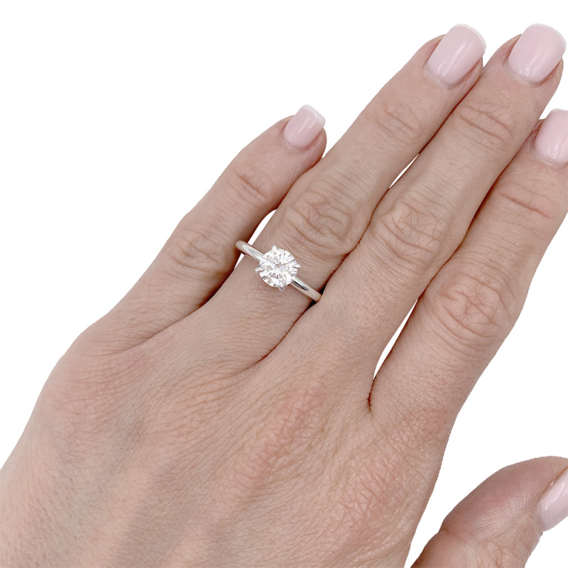 Bague solitaire en or blanc, diamant 1,11 carat.
