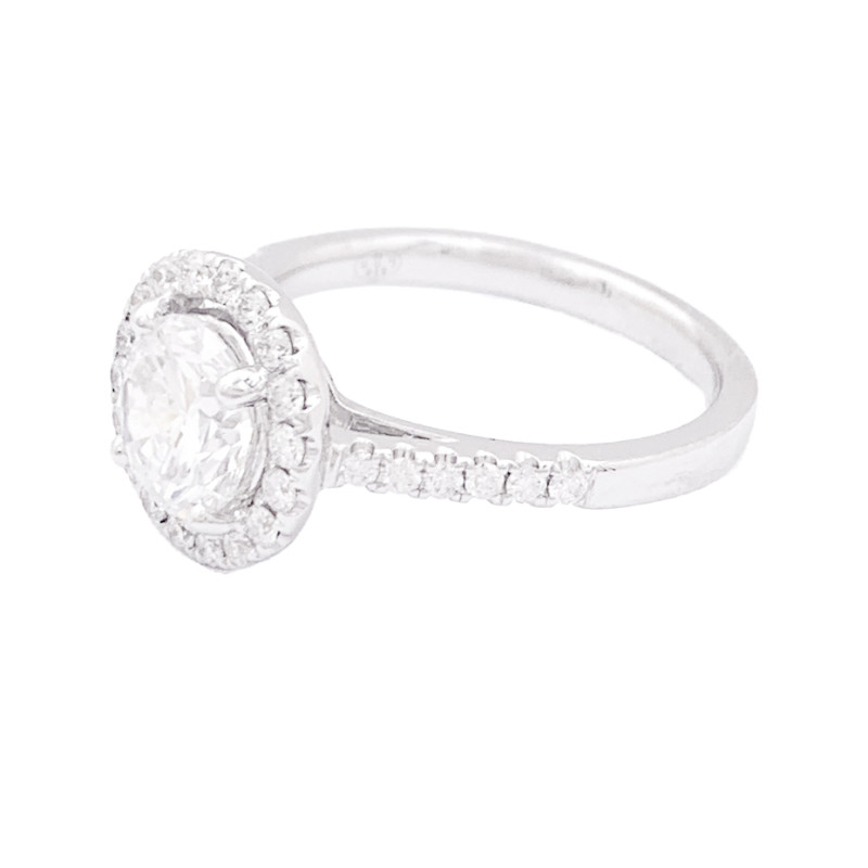Bague diamant 1,26 ct à entourage, or blanc.
