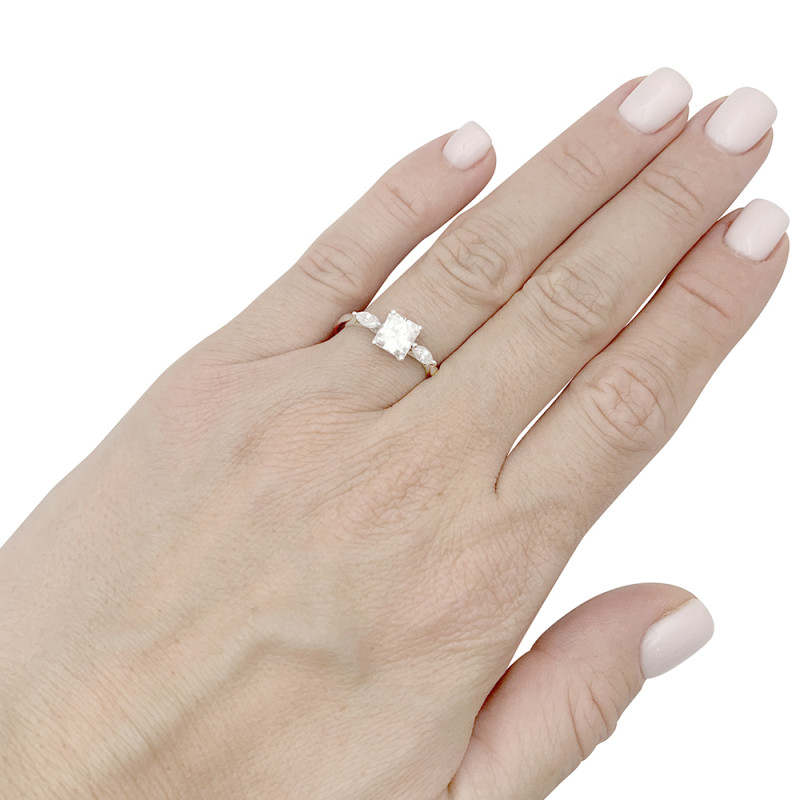 Bague or blanc, diamant 1,08 carat.