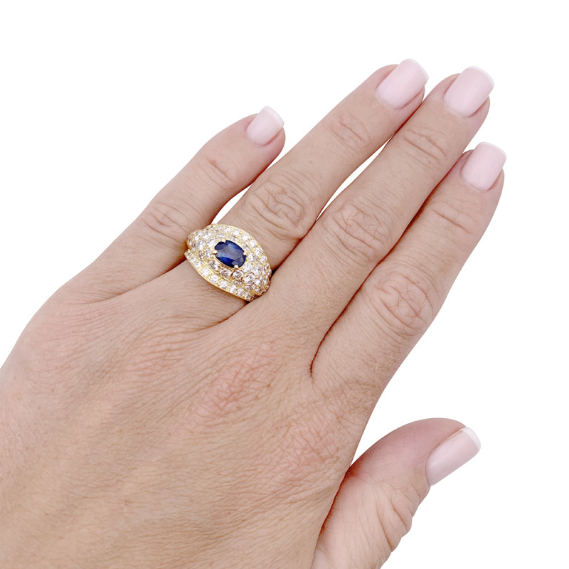 Bague or jaune, diamants et saphir.