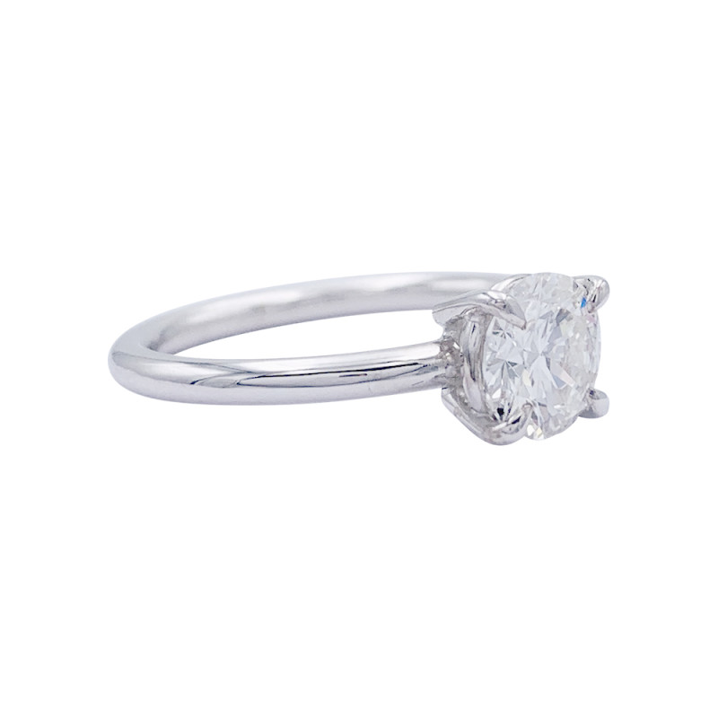 Bague solitaire en or blanc, diamant 1,11 carat.