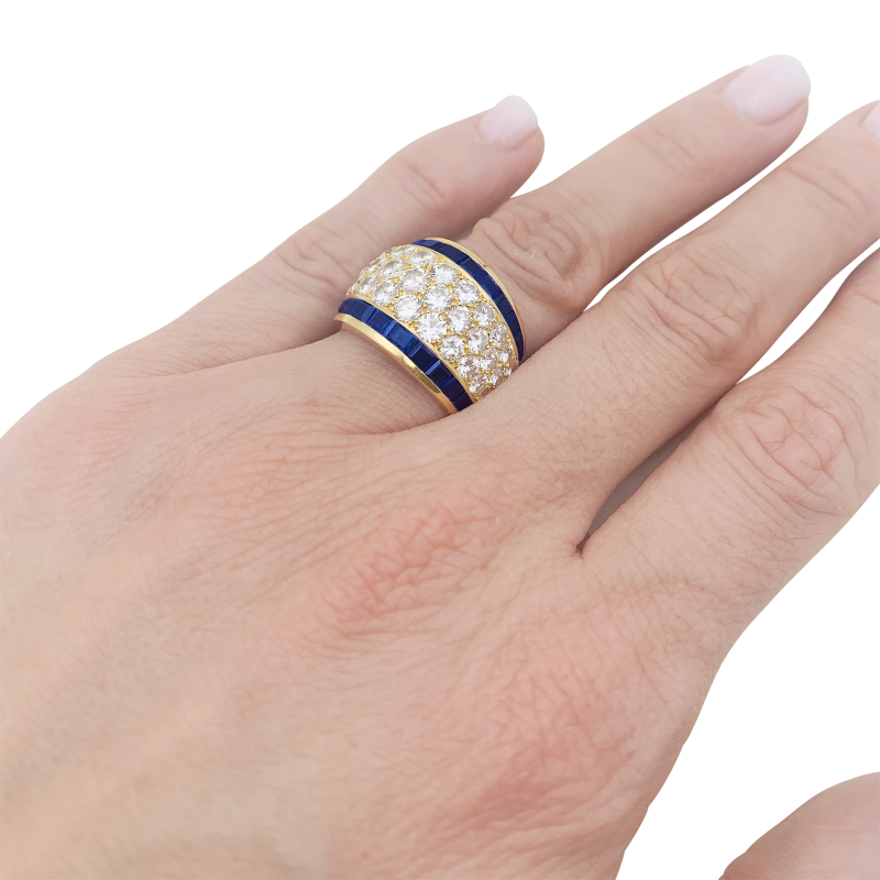 Bague vintage or jaune, diamants, saphirs calibrés.