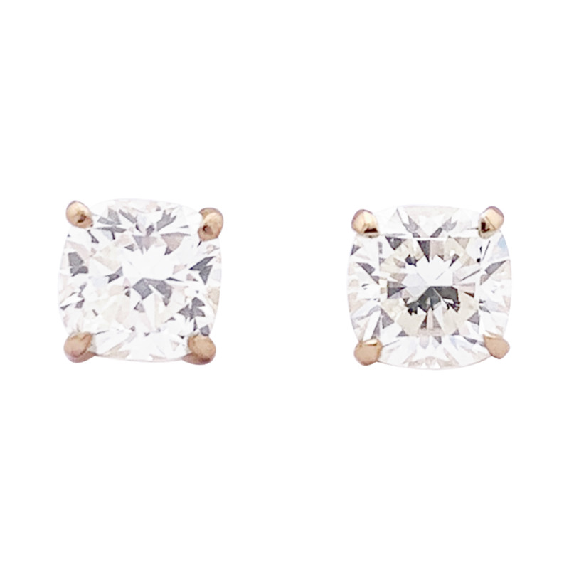 Puces d'oreilles en or jaune, diamants.