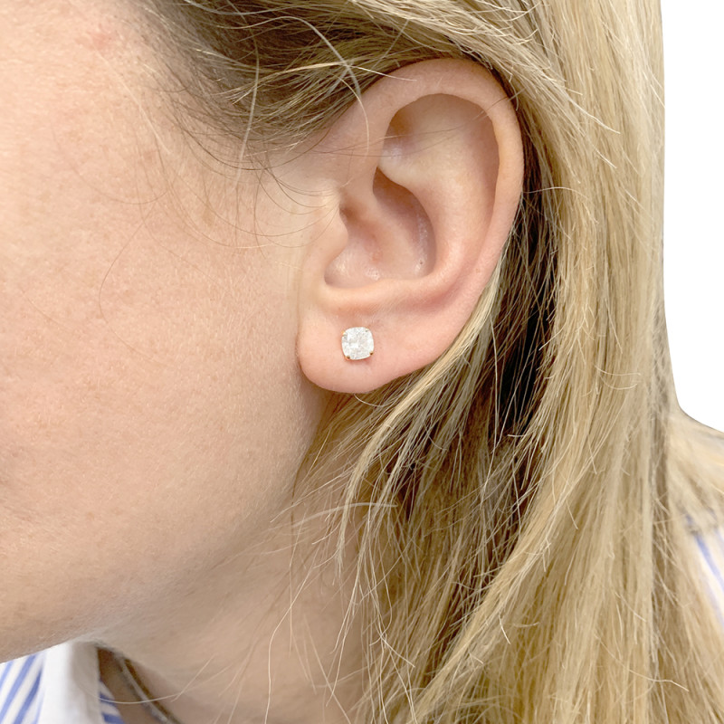Puces d'oreilles en or jaune, diamants.