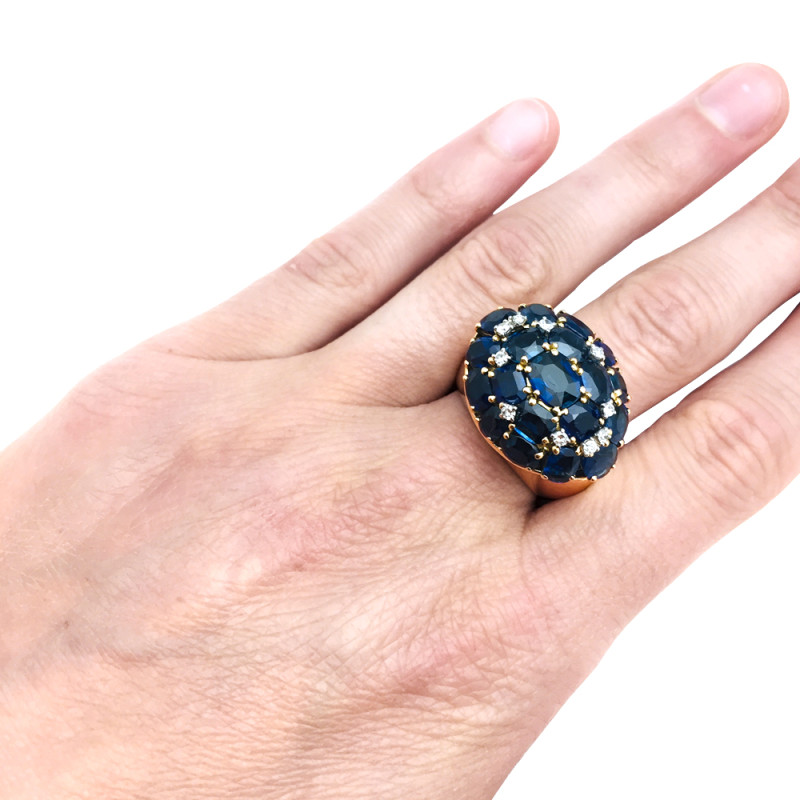 Bague en or jaune saphirs et diamants.