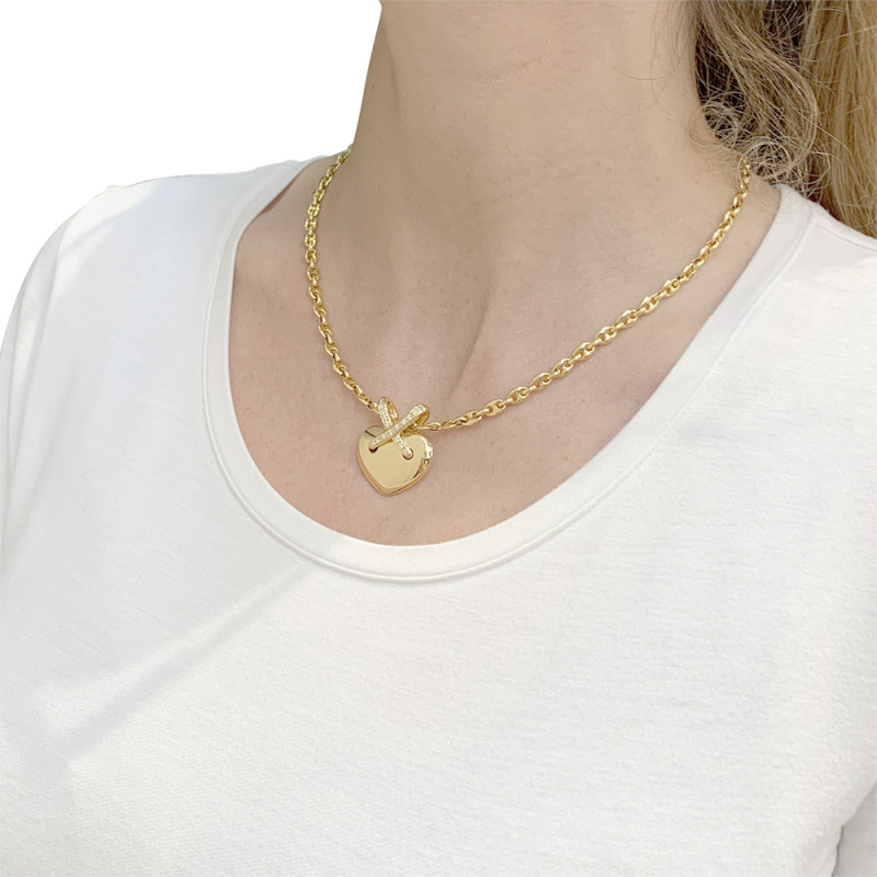 Pendentif Chaumet, collection "Liens", en or jaune et diamants.