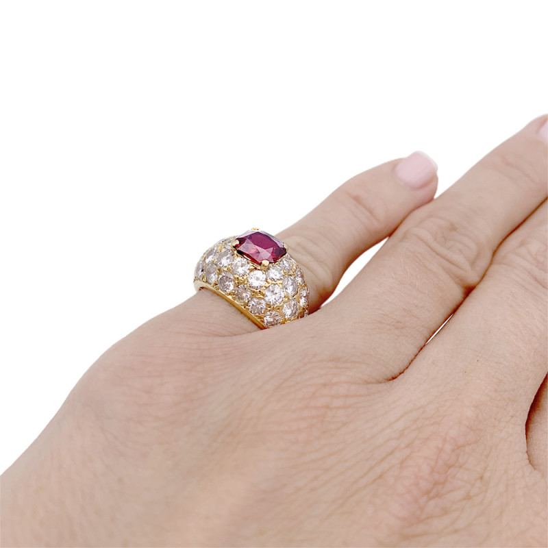 Bague M.Gérard en or jaune diamants et rubis.
