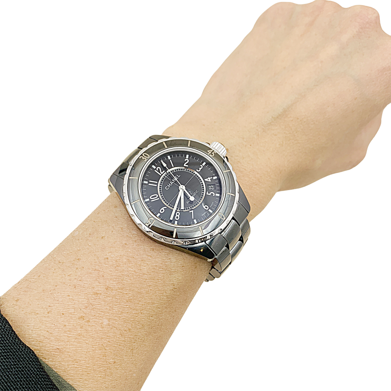 Montre Chanel, "J12", céramique noire, acier.