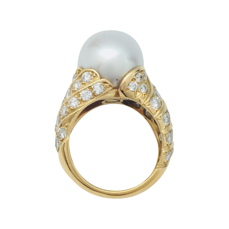 Bague en or jaune Tabbah, perle blanche et diamants.