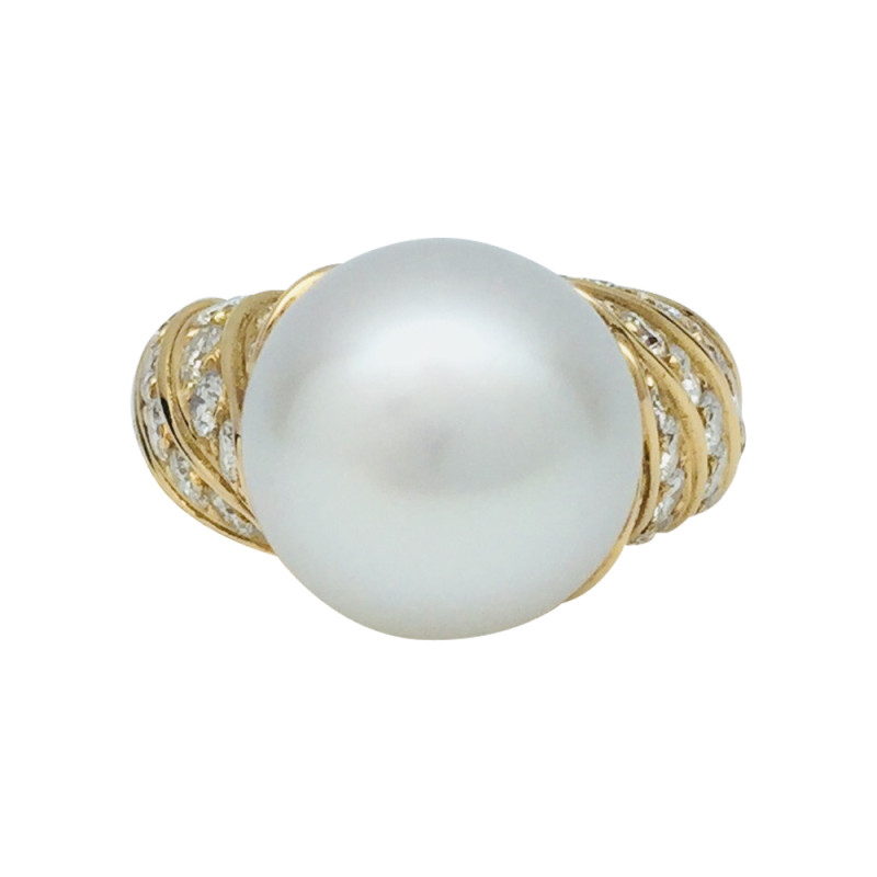 Bague en or jaune Tabbah, perle blanche et diamants.