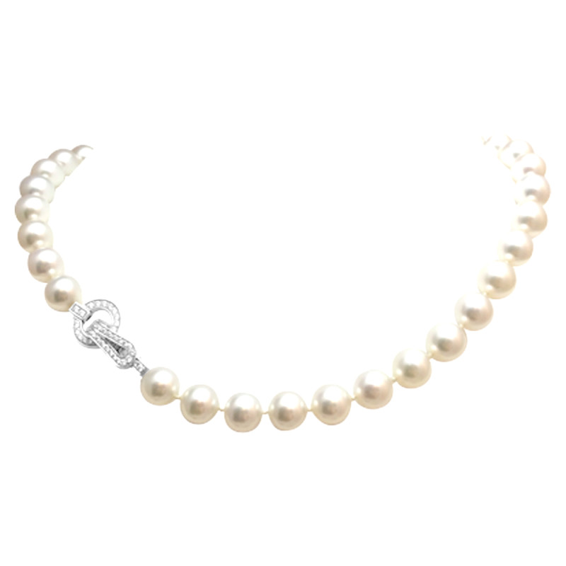 Collier de perles Cartier collection "Agrafe", fermoir en or blanc et diamants.