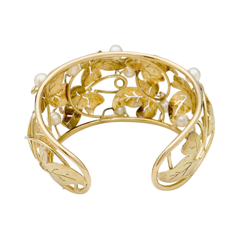 Vintage yellow gold and akoyas pearls bracelet.