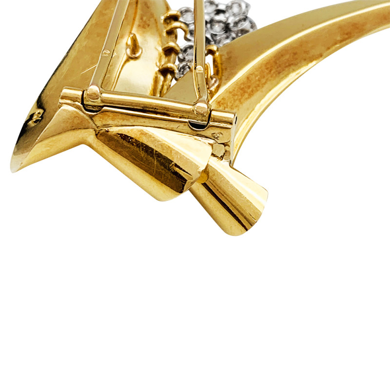 Yellow gold and platinum Fontana brooch, diamonds.