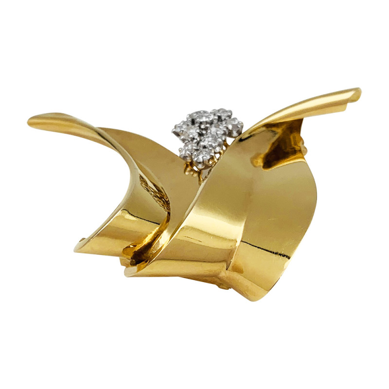 Yellow gold and platinum Fontana brooch, diamonds.