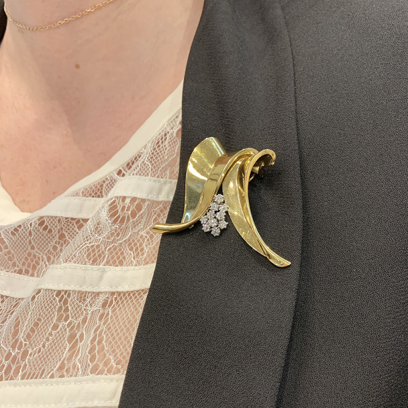 Yellow gold and platinum Fontana brooch, diamonds.