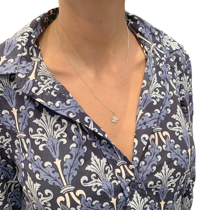White gold Dodo clover necklace, diamonds.