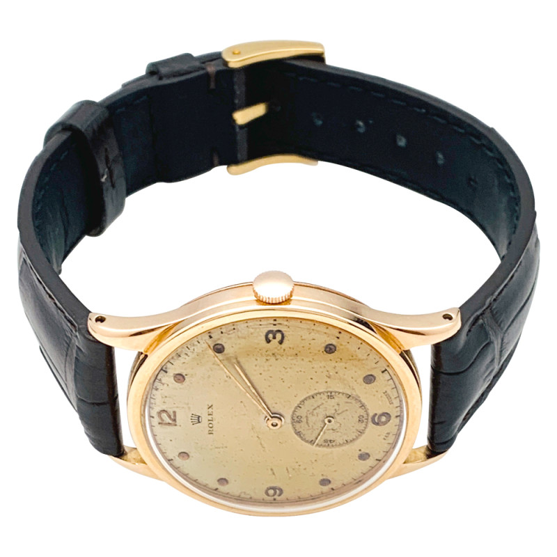 Montre Rolex en or rose, bracelet cuir.