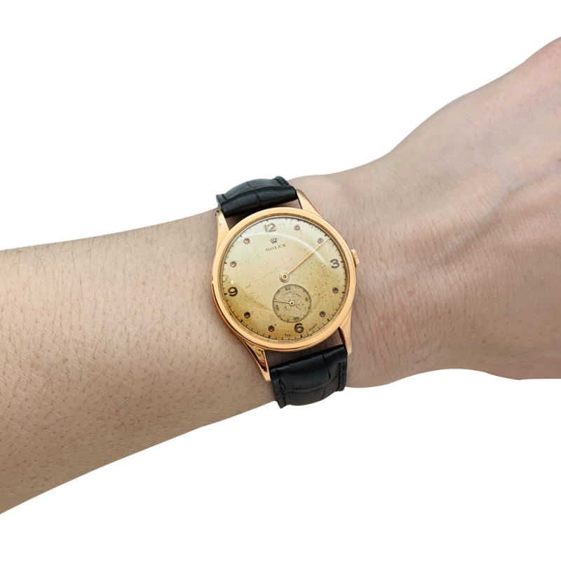 Montre Rolex en or rose, bracelet cuir.
