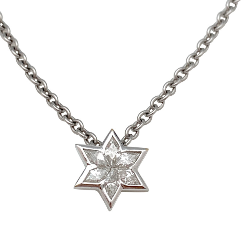 Pendentif en or blanc, étoile diamants.