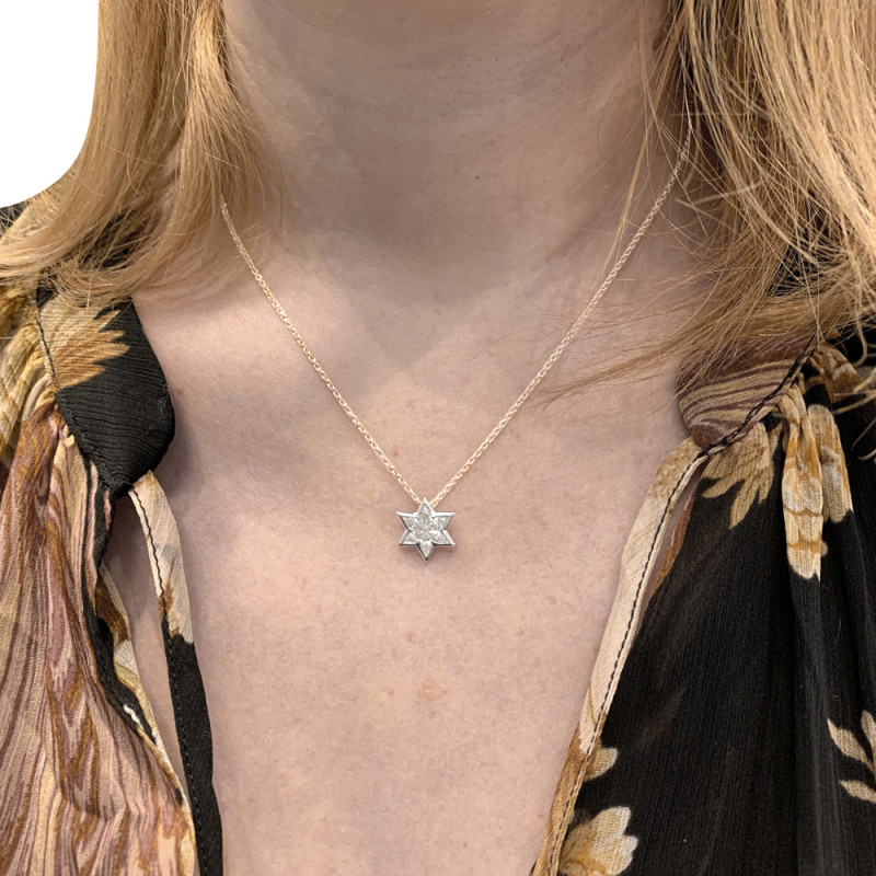 Pendentif en or blanc, étoile diamants.